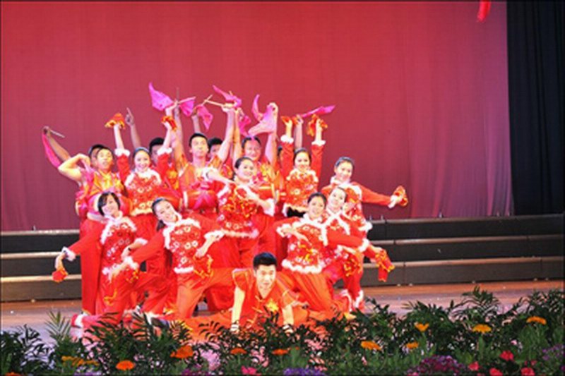 舞蹈《红红的日子》