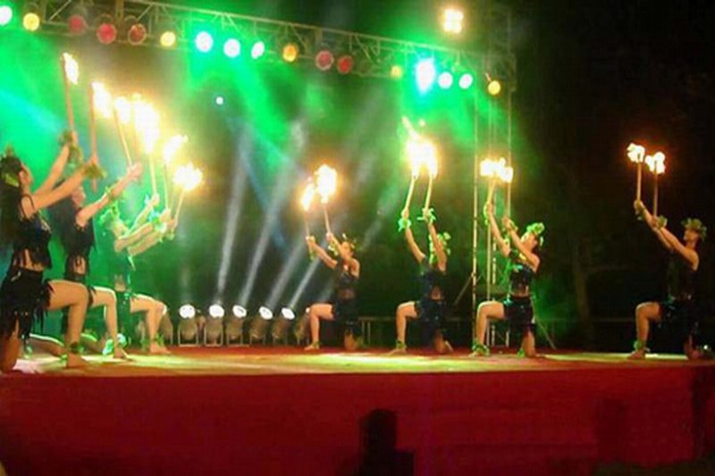 海南黎族特色火把舞