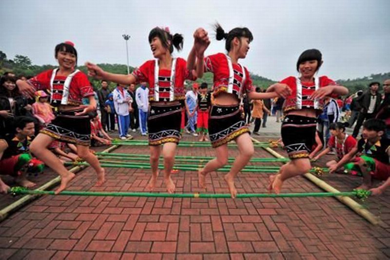 互动舞蹈竹竿舞