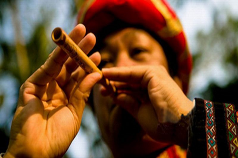 海南黎族特色哩咧表演