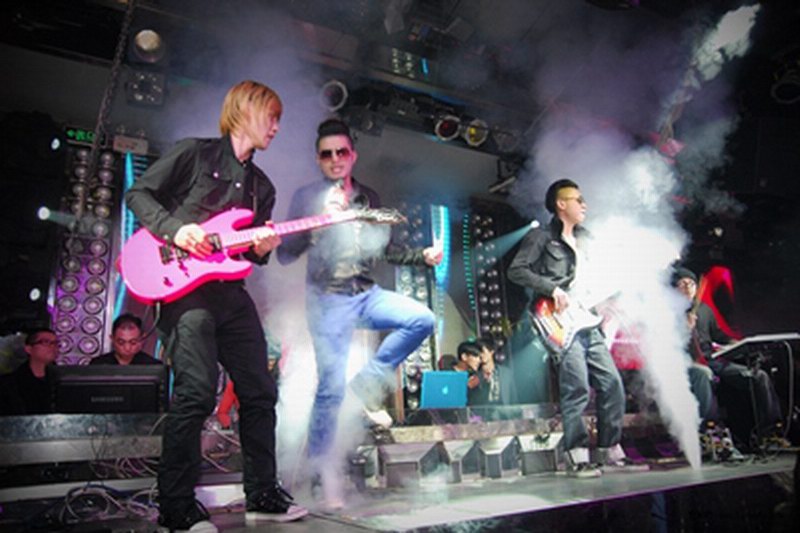 海南海口三亚摇滚乐队提供