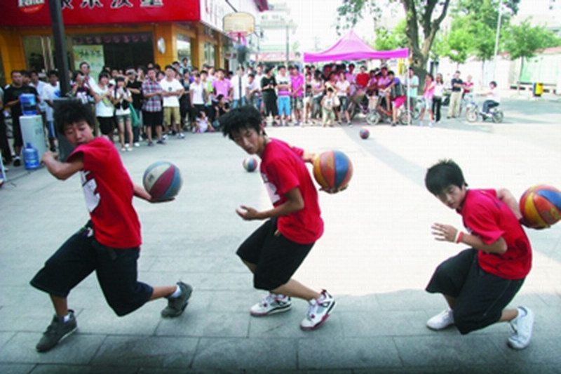海南海口三亚街头篮球表演