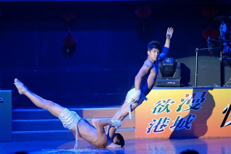 海南海口三亚力量组合表演