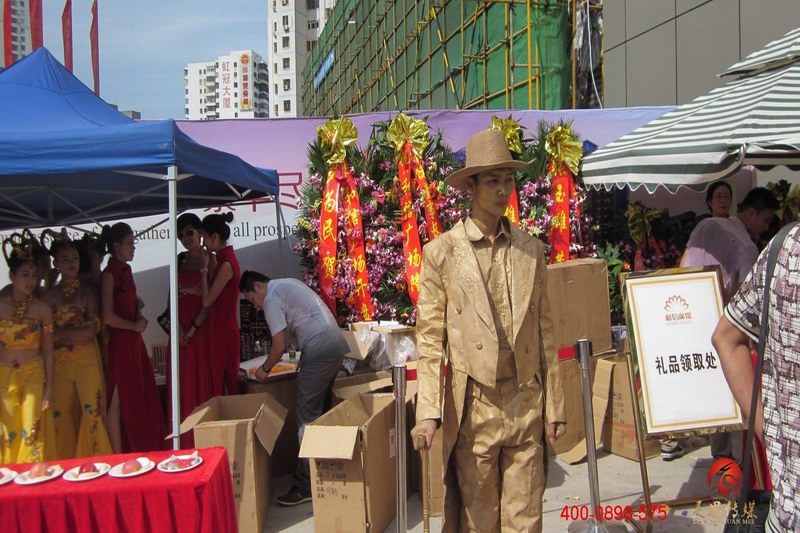 海口灵思传媒有限公司承接和信广场开盘活雕塑演出