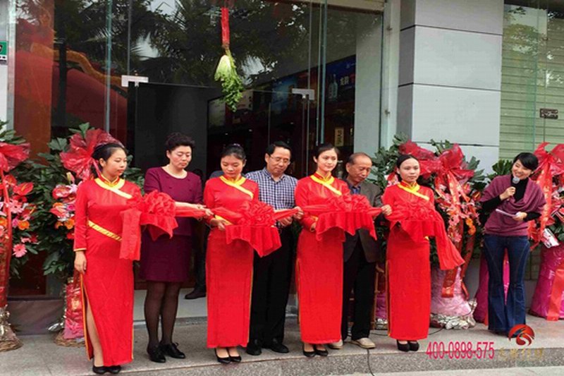 海口灵思承接新疆第一窖古城酒业海口旗舰店开业庆典