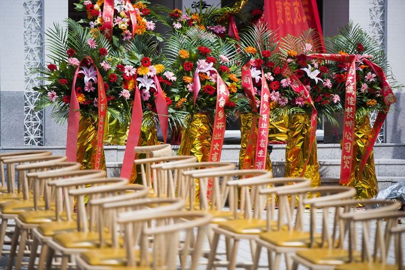 2018年4月22日“《吉祥村》美食乡海口店盛大开业，侯耀华与您一起共进午餐”