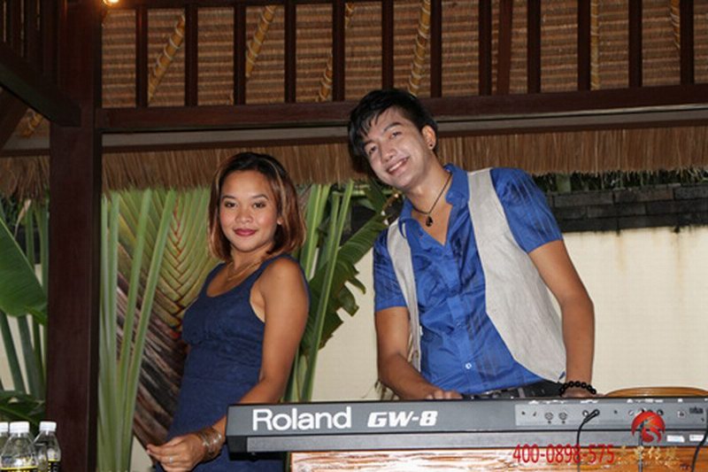 三亚外籍菲律宾乐队演出