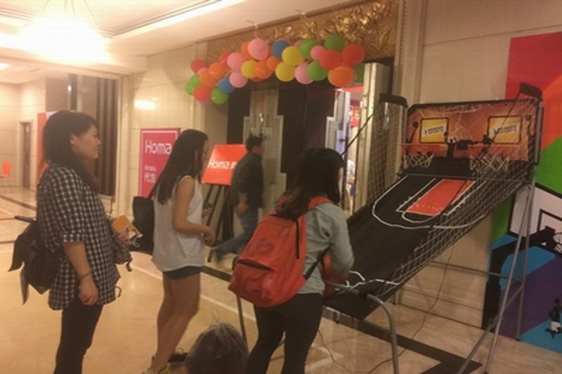 奥马冰箱海南分销商大会荧光机械舞表演