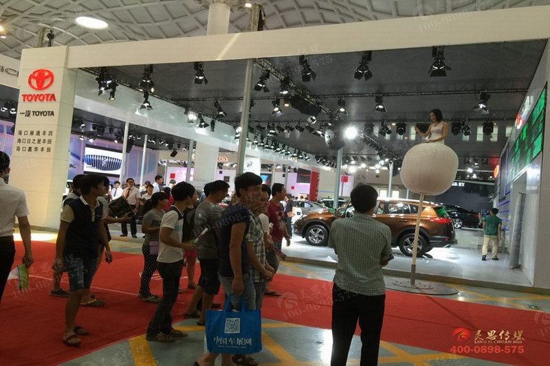 海南2015年第十二届国际车展美女不倒翁