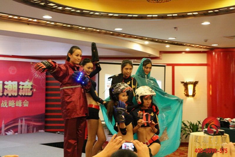 永恒头盔新品发布会