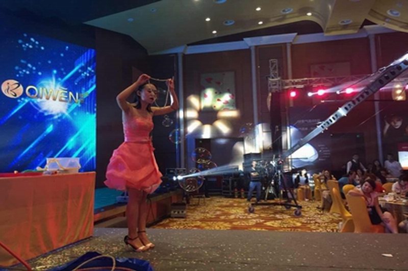 海口灵思传媒承接三亚唐拉雅秀酒店美女泡泡秀表演