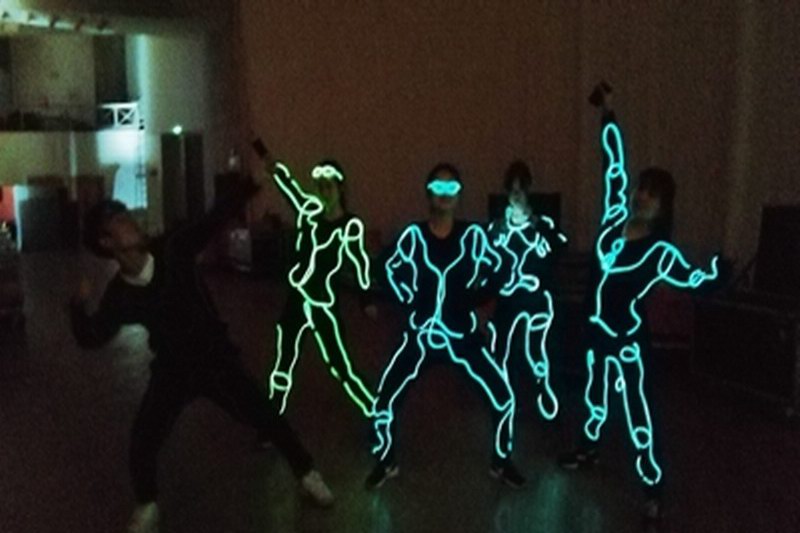 航模大赛颁奖荧光舞