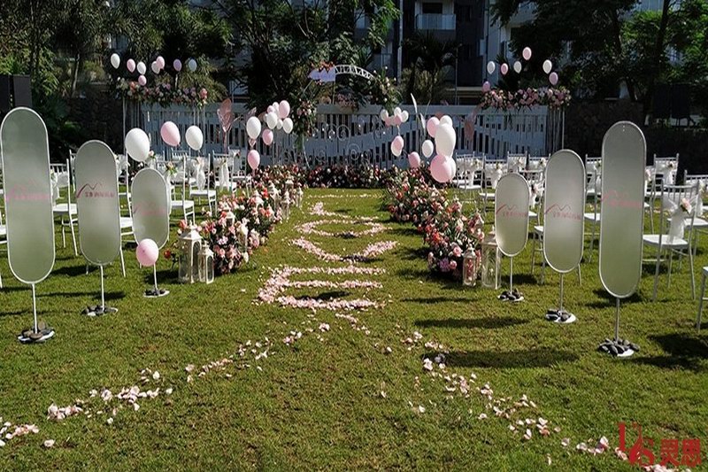 金地海南自在城“你的心房，我住定了”草坪集体婚礼放飞仪式