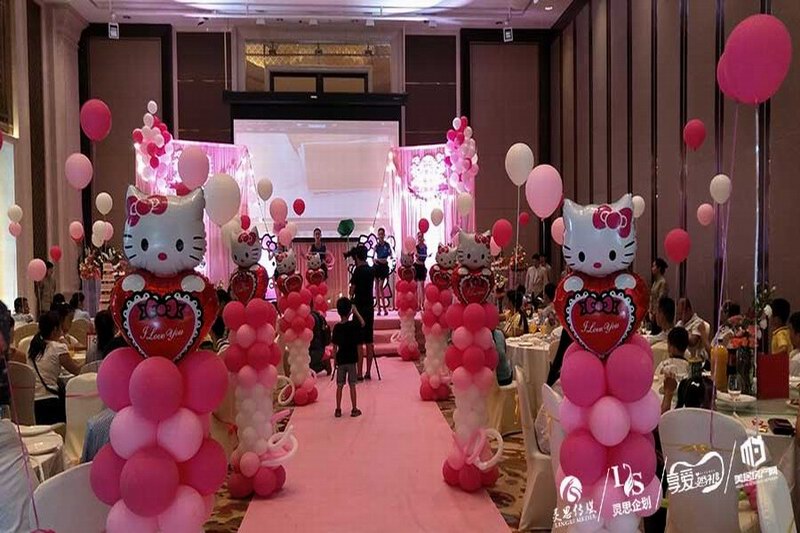 粉色宝宝宴萌爆了